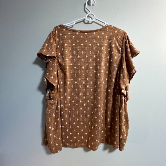 Brown Printed V-Neck Top with Flowy Sleeves – Plus Size - Picture 2 of 3